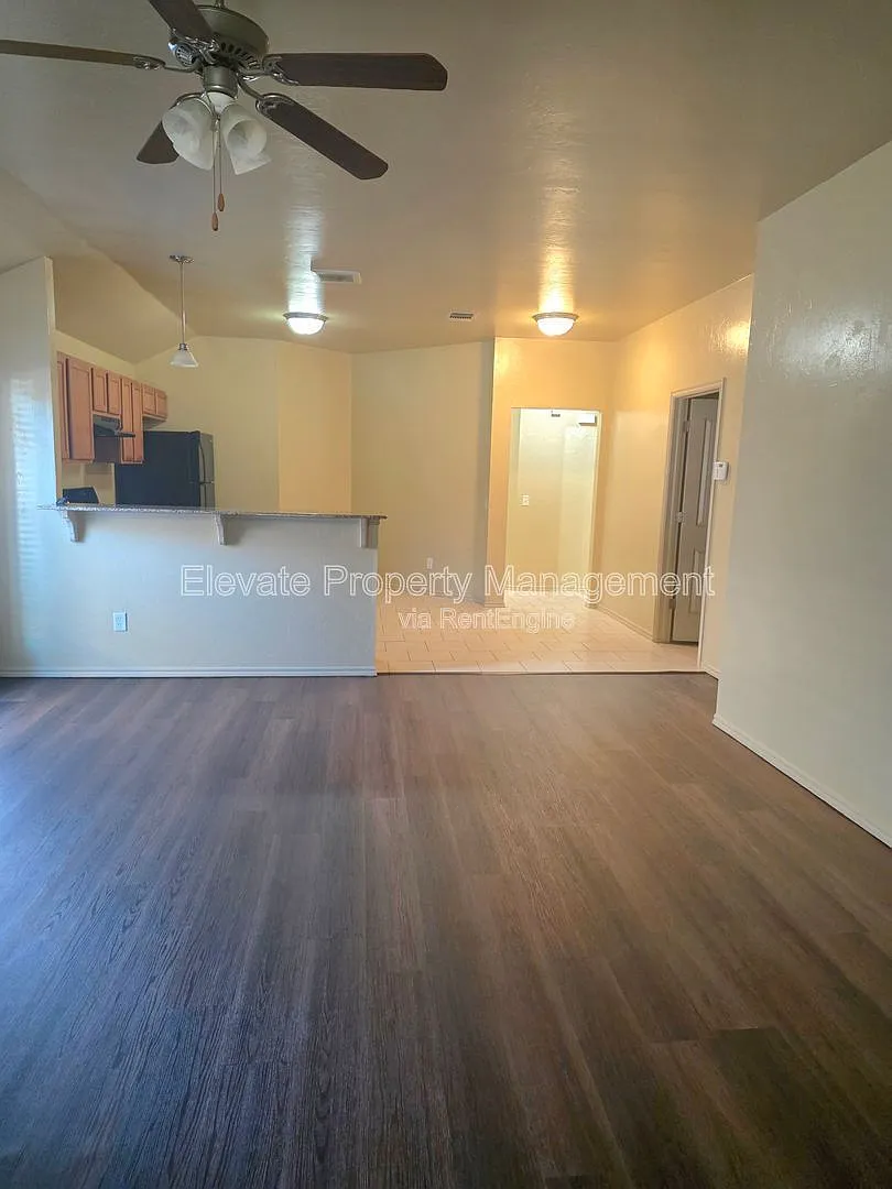 3 bed, 2.0 bath, 1296 sqft, $1,445 — Photo 2