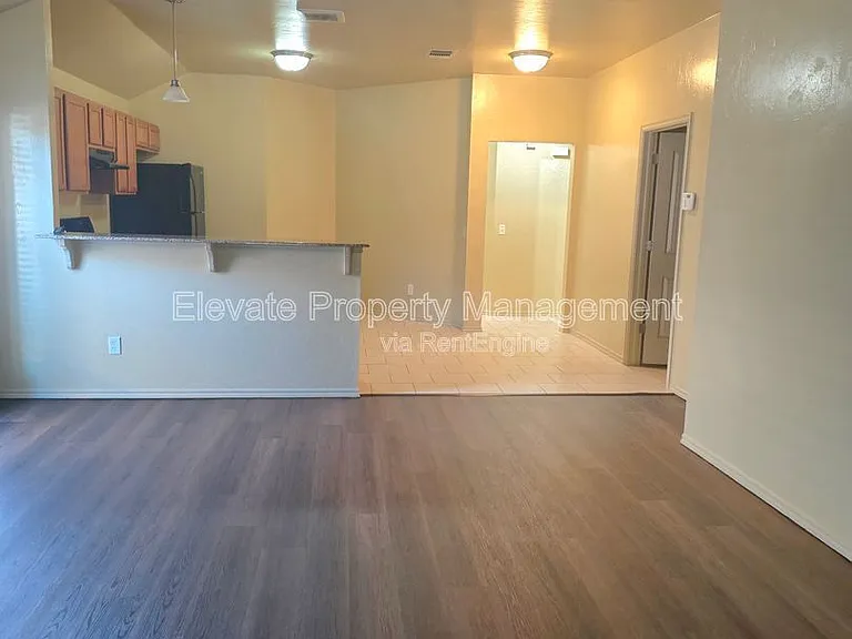 927 W Prairie Wind Way — Photo 2