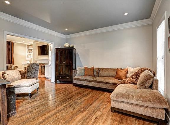 4th image of 6032 Renwick Dr