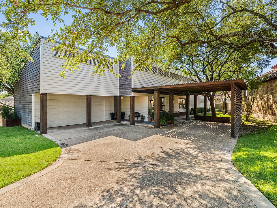 Unique home in The Hills of Lakeway