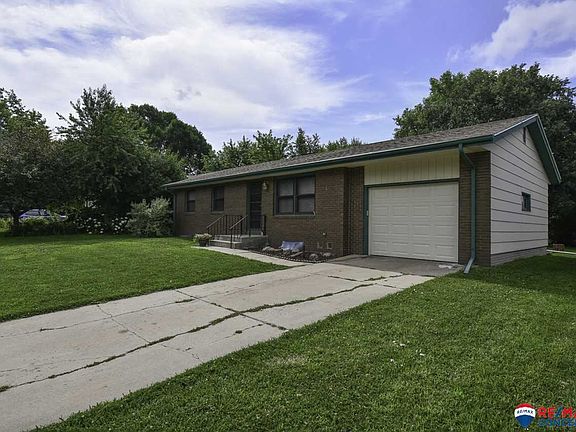 5th image of 4821 Claire Ave