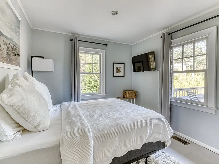 Laurel Ln — Photo 28