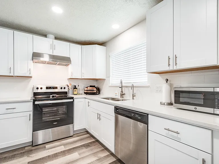 4218 Sequoia St — Photo 11