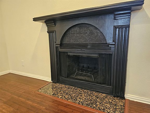 5th image of 1600 Pecan Chase Cir APT 6