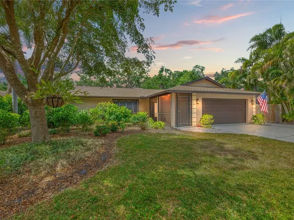 2778 Greendale Dr, Sarasota, FL 34232