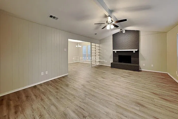 3 bed, 2.0 bath, 1581 sqft, $2,300 — Photo 3