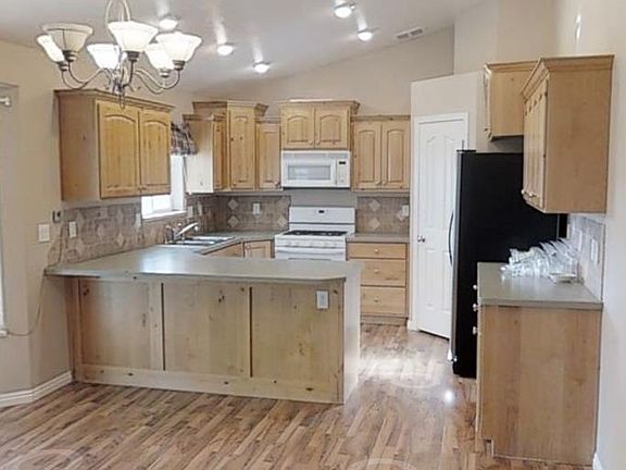 5th image of 3318 E Woodside Dr