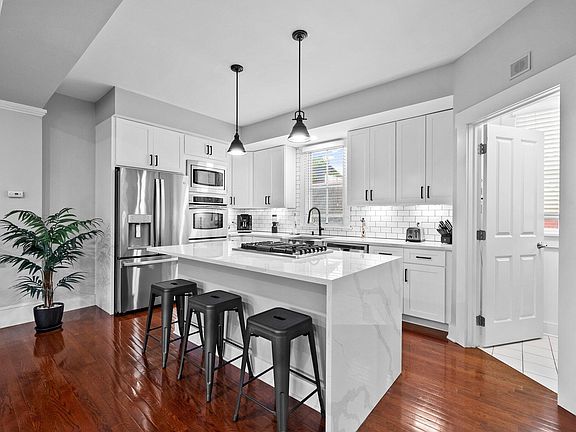 5th image of 103 Lundy St