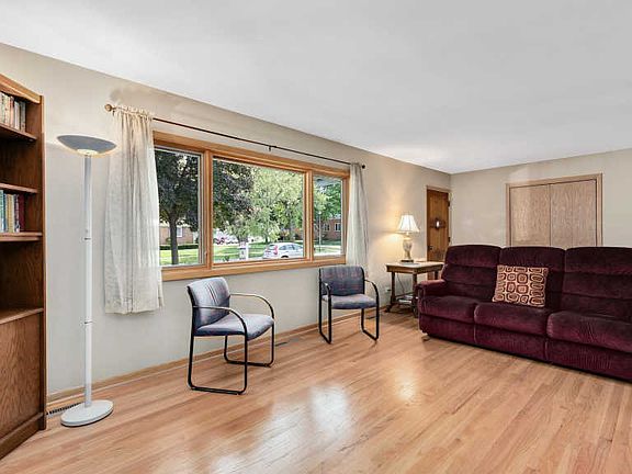 5th image of 408 N Stewart Ave