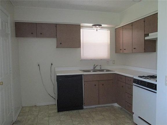 4th image of 3105 Lark St