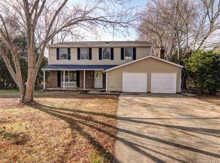 7201 Shadowlake Dr, Charlotte, NC 28226
