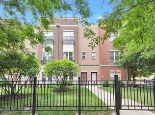 1225 W Grenshaw St, Chicago, IL 60607