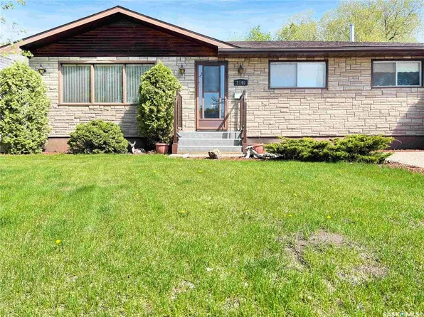 2140 37th STREET W, Saskatoon, SK S7L 4E3