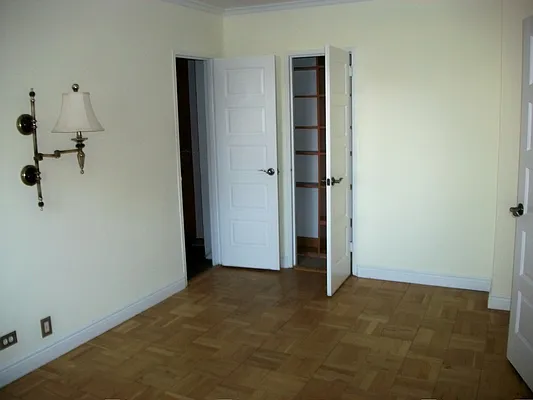 Sold by Manhattan Network Inc. | media 4
