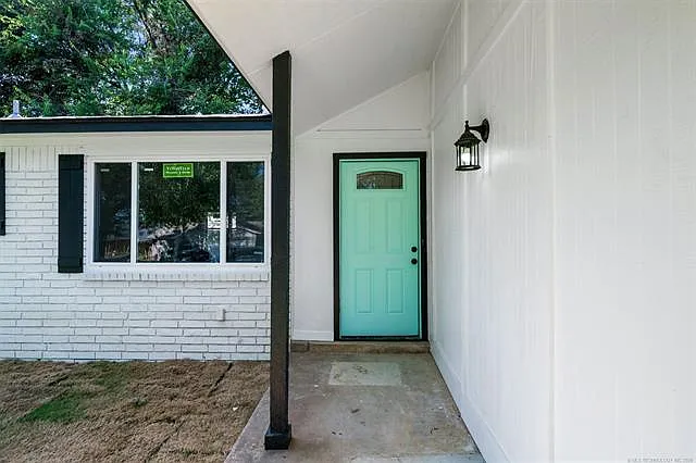 3 bed, 2.0 bath, 1438 sqft, $1,900 — Photo 3