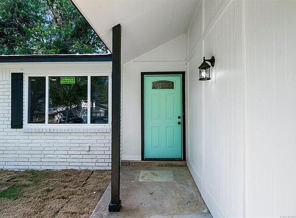3rd image of 1108 N Hickory Ct