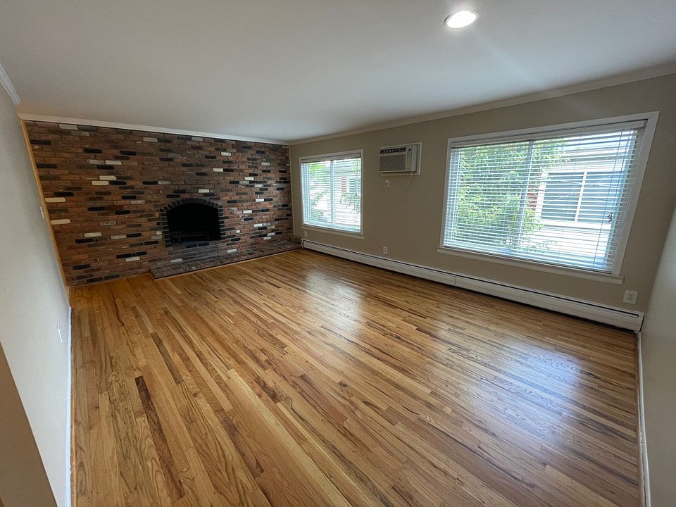 757 W Maple Rd, photo 17