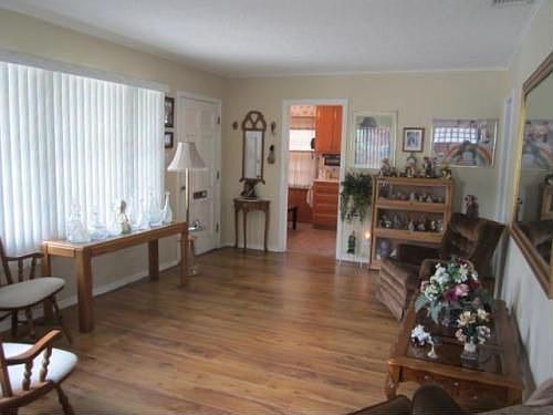 1st image of 10327 Owensmouth Ave