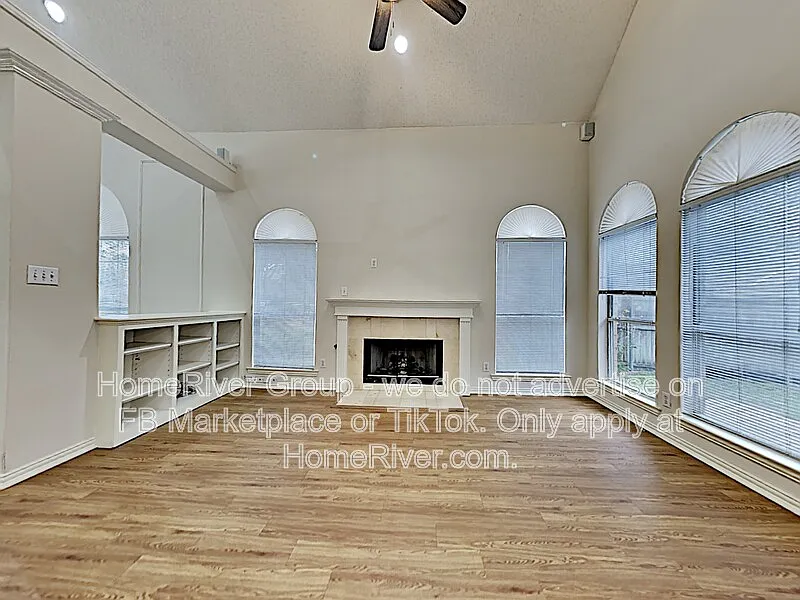 3 bed, 2.0 bath, 2100 sqft, $2,895 — Photo 2