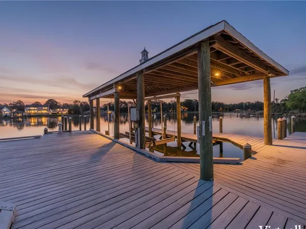 106 Ocean Breeze Dr, Yorktown, VA 23693