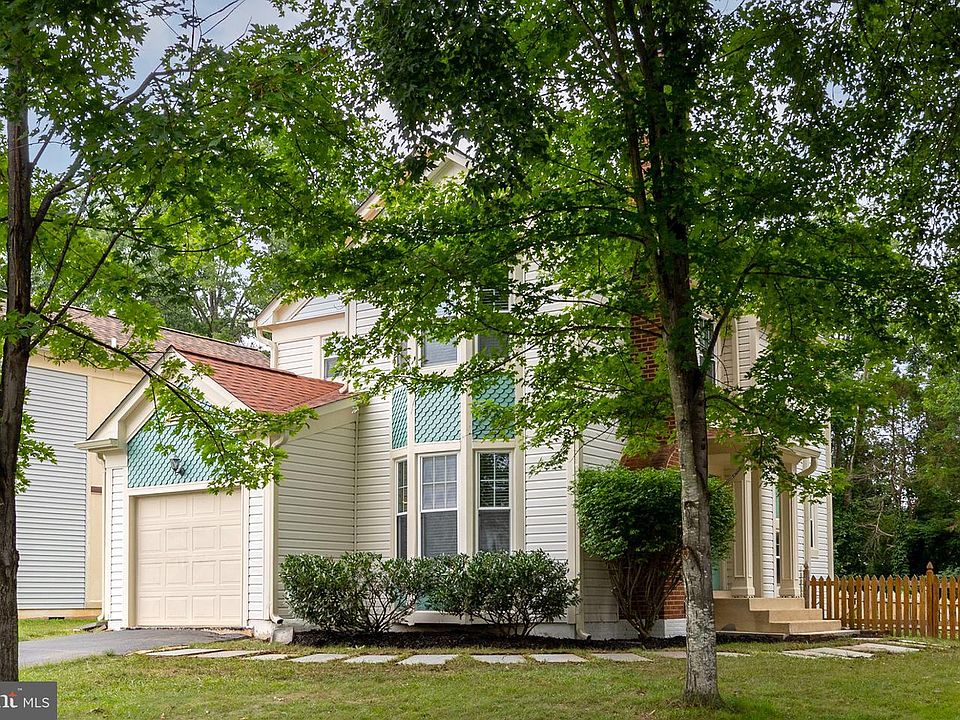 1st image of 10 Fenton Wood Dr