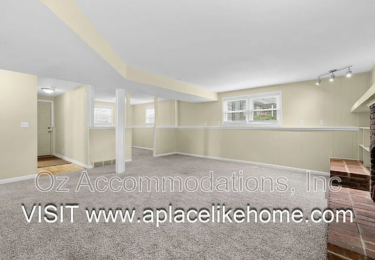 9514 Glenwood St — Photo 24