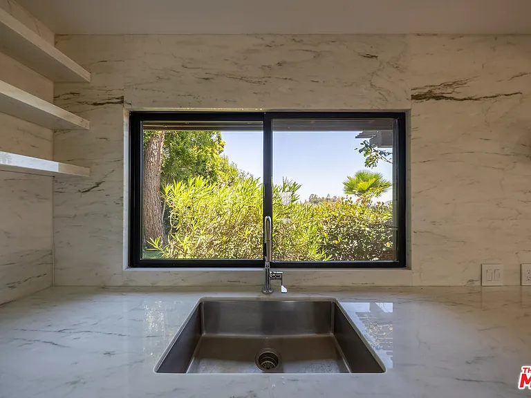 13302 Mulholland Dr — Photo 12