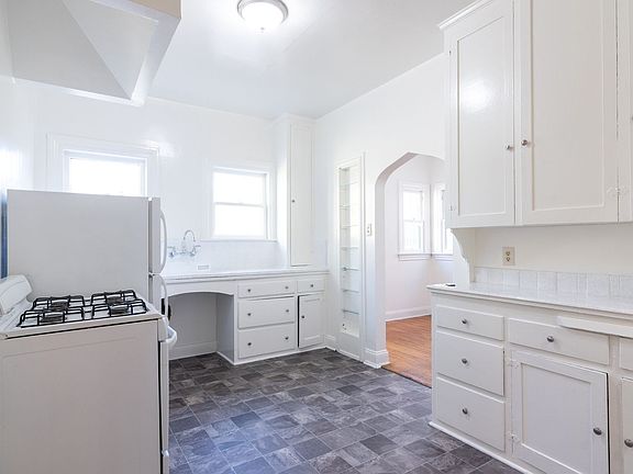 3rd image of 1100 S Orange Dr #1106