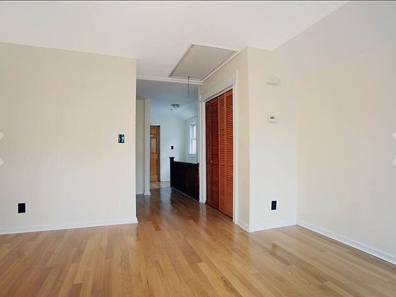 3rd image of 9418 Park Ln S