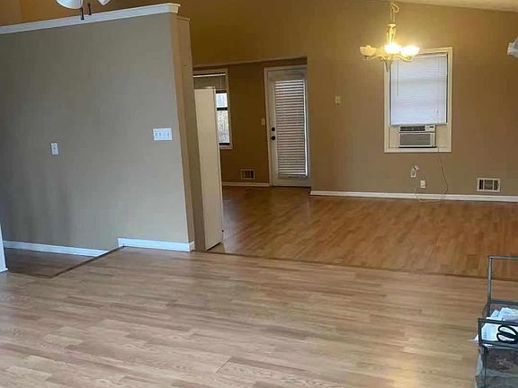 3rd image of 3915 Creek Water Ct
