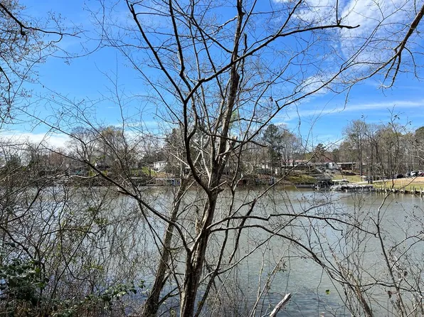 23 Starboard Dr, Bracey, VA 23919