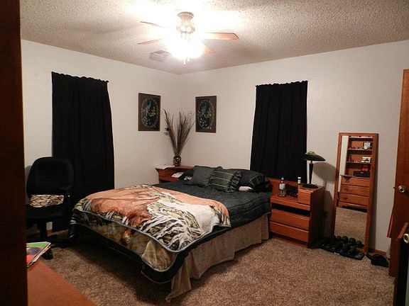 MSTR BDRM w/walk-in closet