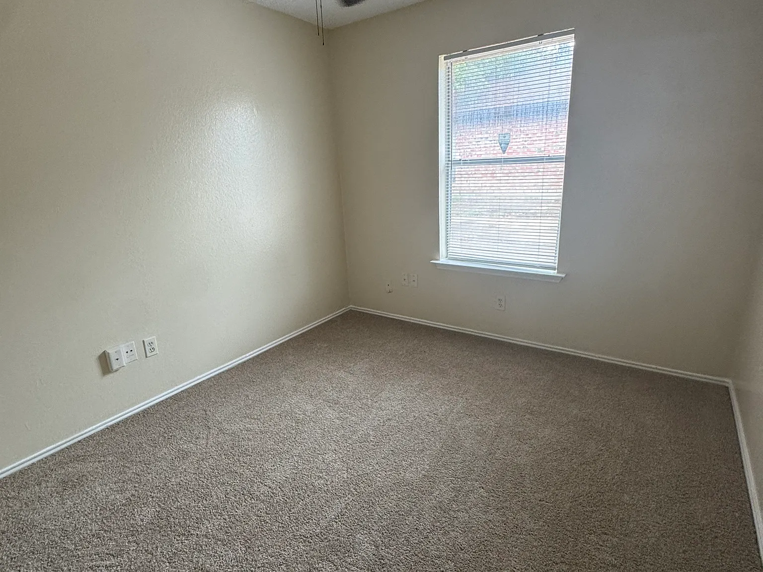 3 bed, 1127 sqft, $1,600 — Photo 4