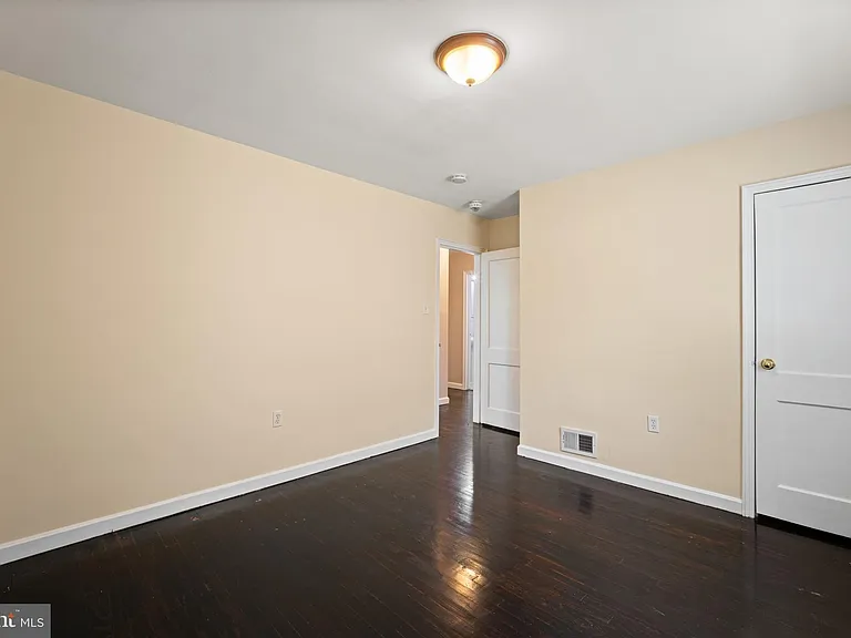 121 Whitmoor Ter — Photo 15