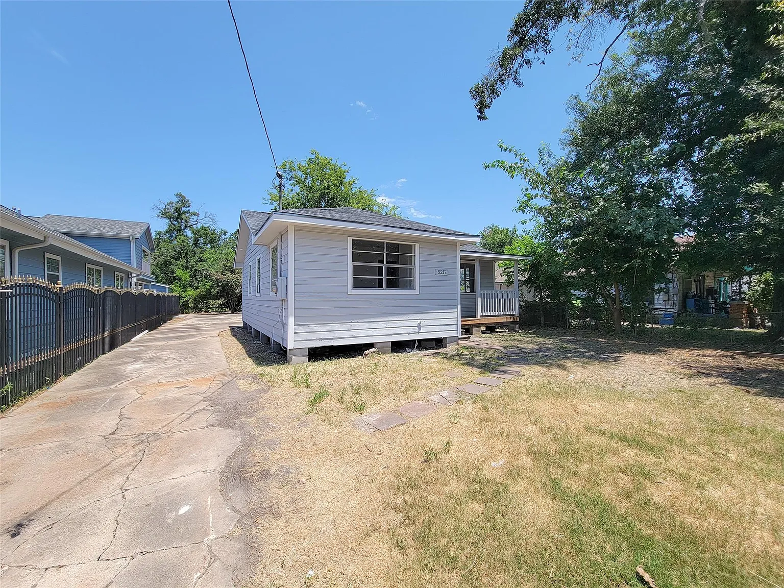 3 bed, 1.0 bath, 1001 sqft, $1,750 — Photo 3