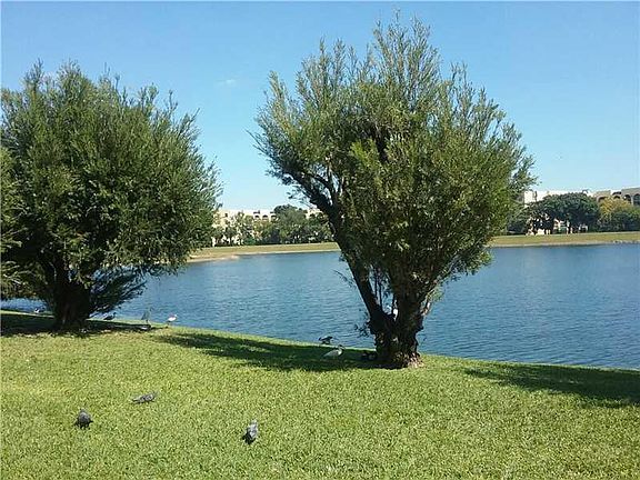 4th image of 9686 Fontainebleau Blvd APT 106