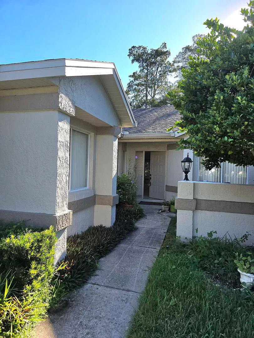 2-Bedroom Townhome with Private Courtyard and Screened Porch — Photo 2