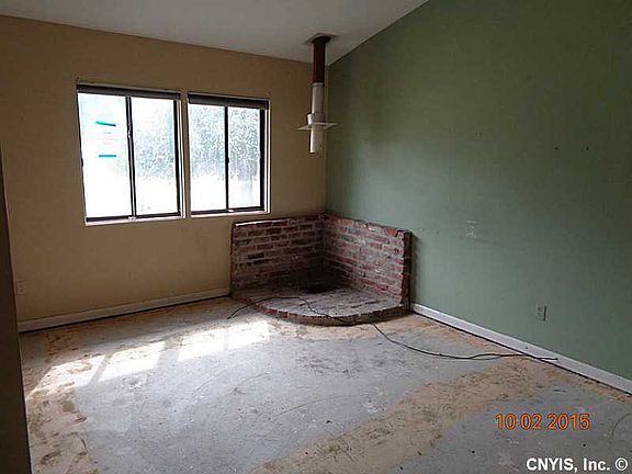 3rd image of 318 Higgins Dr