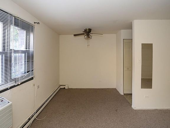 5th image of 450 W Aldine Ave #102