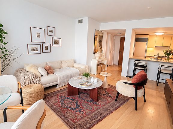 2nd image of 301 Mission St APT 5D