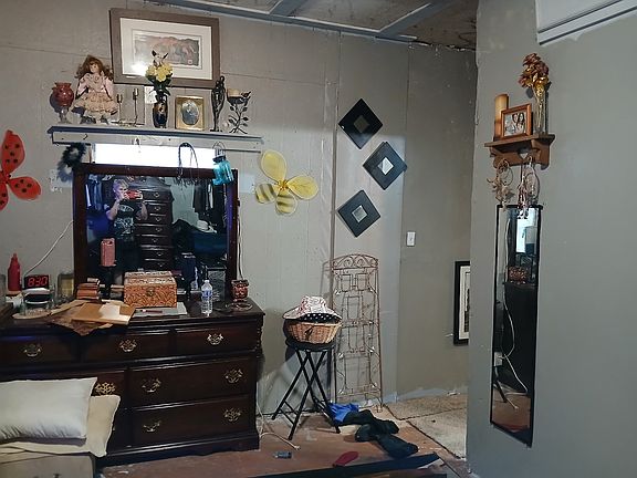 4th image of 103 S Williams St