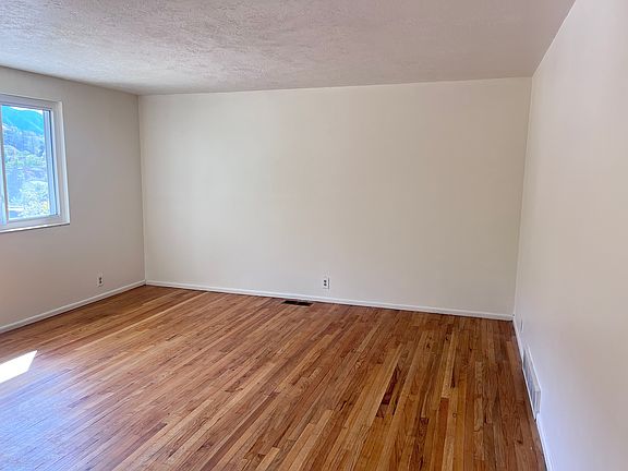 4th image of 2084 S Belaire Dr #1