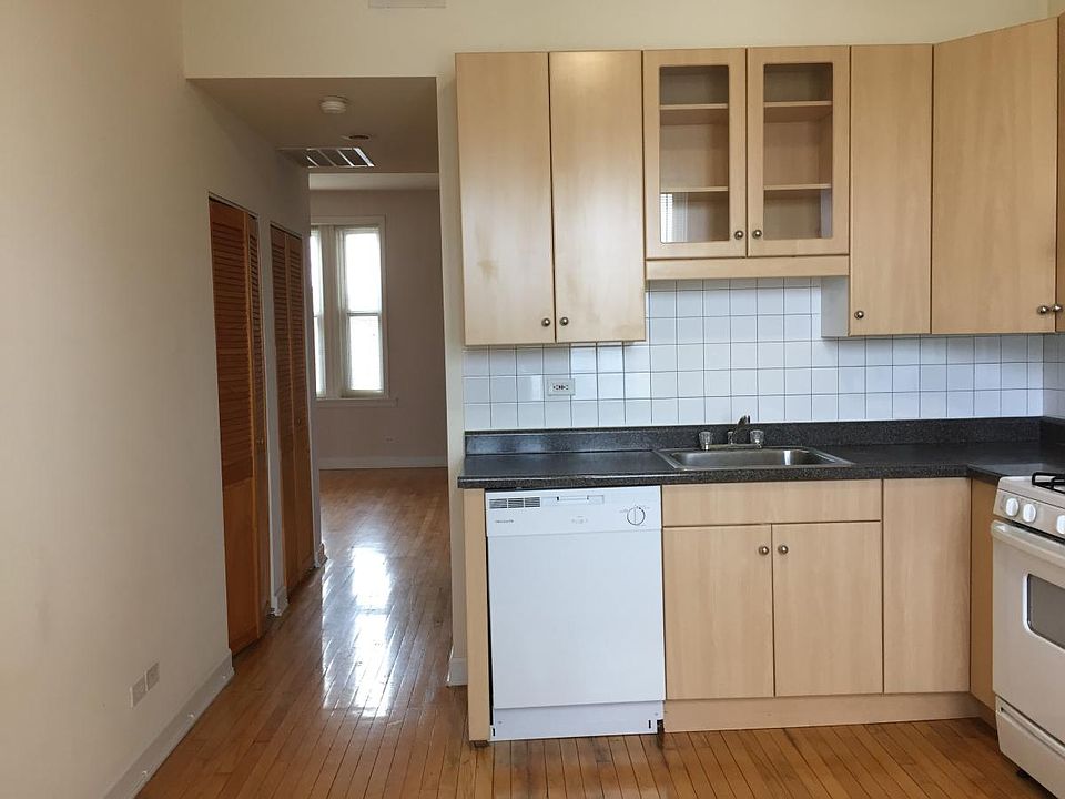 2nd image of 2342 W Iowa St APT 3R