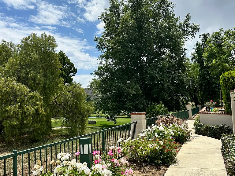 402 Country Club Dr #B — Photo 30