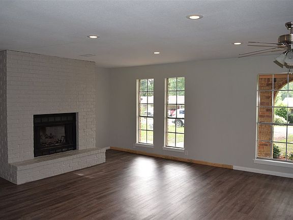 5th image of 4 Sheri Ln
