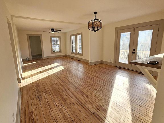 3rd image of 558 Carrol Dr