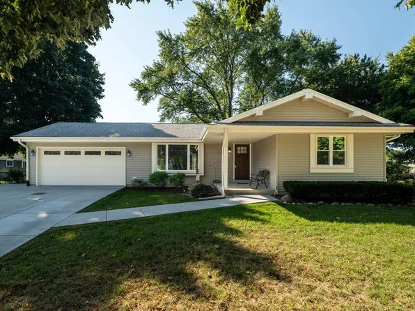 1277 Market PLACE, Waukesha, WI 53189