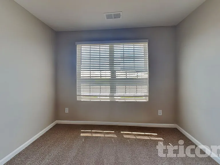 260 Chedworth Dr — Photo 16