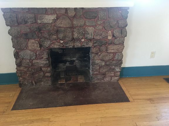 4th image of 2113 Coal Ave SE