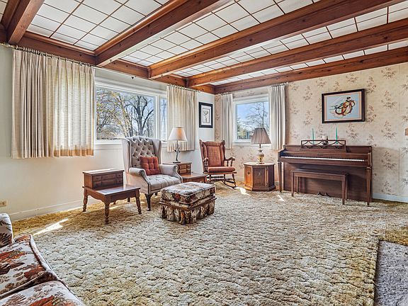 4th image of 135 Harvey Ave